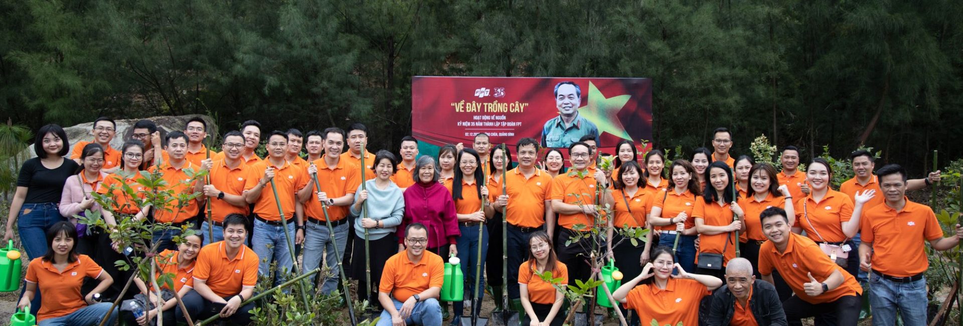 FPT participated in planting trees at the resting place of General Vo Nguyen Giap